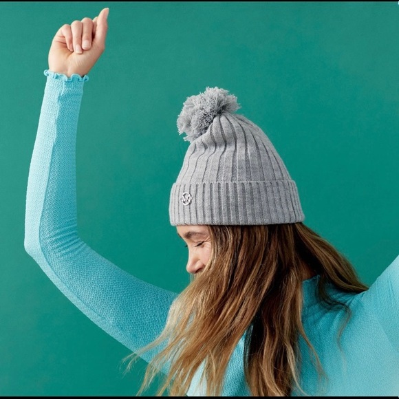 NWT Michael Kors Pom Pom beanie - Picture 2 of 3